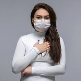 Как проверить легкие дома: опасные симптомы и тест на одышку