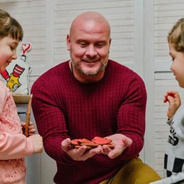 Купуйте благодійні лоти від зірок, щоб діти й батьки були разом на Новий рік