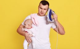 Муж, поменявший подгузник — герой? Мнения мамочек-блогеров