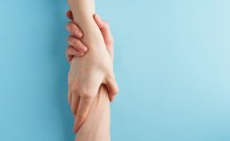 В Ровно во время домашних родов умерла 34-летняя женщина