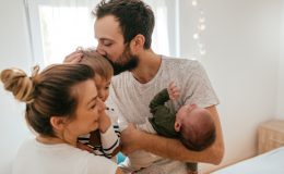Мами і татусі розповіли, чи легко виховувати дітей у сучасному світі