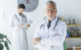 Онколог назвав найчастіші види раку у жінок та чоловіків