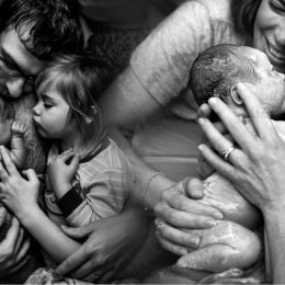 Лучшие кадры года: 26 честных фото родов, которые нужно увидеть