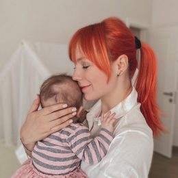 Светлана Тарабарова впервые показала лицо 7-месячной дочери