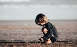 Не робіть так: 5 небезпечних помилок у вихованні хлопчиків