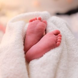 Почти на 9 тысяч: в Украине увеличат выплаты при рождении ребенка