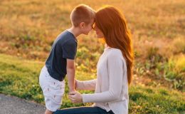 50 очень приятных слов, которые помогут ребенку чувствовать себя любимым