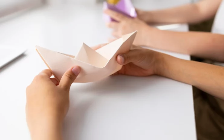 Як зробити кораблик із паперу своїми руками: покрокова схема
