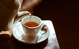 Почему нельзя пить слишком горячий чай?