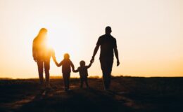 5 ошибок в воспитании, которые совершали наши родители и теперь совершаем мы