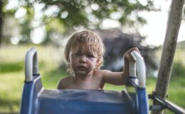 Нехватка любви: 3 последствия для ребенка, с которым мало общаются родители