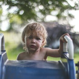 Нехватка любви: 3 последствия для ребенка, с которым мало общаются родители