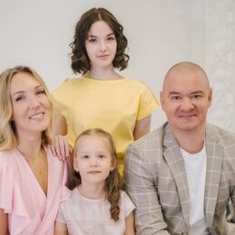 Євген Кошовий з дружиною розповіли про нарождення третьої дитини