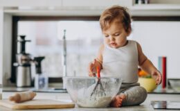 Поиграем? Рис, гречка, фасоль и еще 6 продуктов для развития мелкой моторики