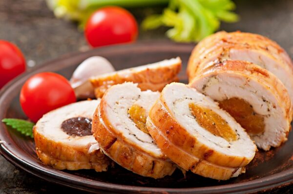 Курячий рулети з курагою, рецепти з курки для дітей