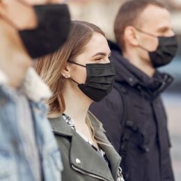 При яких проблемах із серцем потрібна вакцинація від COVID-19: коментує експерт