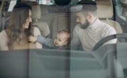 6 советов, как сделать вождение с младенцем более безопасным