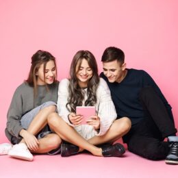 Типы родителей, которые мешают взрослению детей
