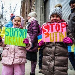7 способів допомогти дитині впоратися із вимушеним переїздом