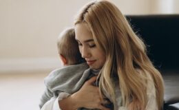 Даша Квиткова и Илона Гвоздева с детьми вернулись в Киев: фото