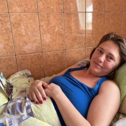 “Подивилась на Яну, а в неї кросівок немає”: історія родини, яка постраждала від вибуху в Краматорську