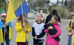 Митинги, песни, рисунки: жена Анатолия Анатолича рассказала, как ее дочери поддерживают Украину