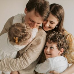 День сім’ї: історія, традиції, листівки та привітання зі святом