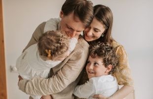 День сім’ї: історія, традиції, листівки та привітання зі святом