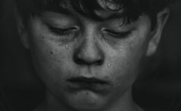 Слова, которые разрывают душу: 8-летний мальчик из Мариуполя вел дневник в бомбоубежище