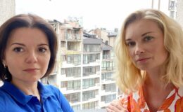 Лидия Таран и Маричка Падалко растрогали сеть кадрами первой встречи на фоне разрушенного киевского дома