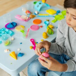 Лепим из пластилина: 10 простых схем фигурок для детей