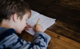 6 ценных фраз, которые важно сказать ребенку перед школой