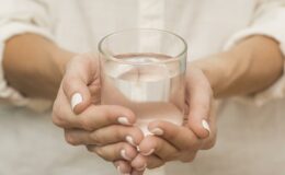 Как очистить свой дом от негативной энергии святой Крещенской водой