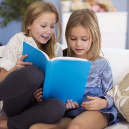 Новые горизонты для маленьких читателей: 5 популярных книг для развития детей