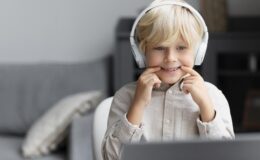 Кибербуллинг — шутка или преступление? Как помочь ребенку и наказать обидчика?