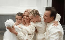 Виховують трьох і більше дітей: українські зірки – багатодітні батьки