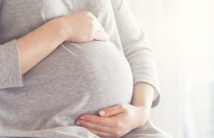 Особенности выплаты больничных при беременности и родах в 2024 году
