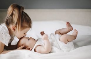 Как украинцы называли детей в 2023 году: самые популярные и редкие имена