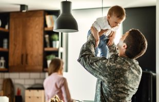 “Будь ласка, будь живий”: українки розчулили непрочитаними повідомленнями загиблим коханим