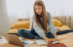 Безопасность в интернете: как защитить девушек онлайн?