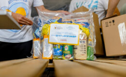 Фонд Дом Рональда МакДональда в Украине передал 300 000 продуктовых наборов семьям, пострадавшим от войны