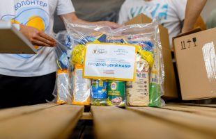 Фонд Дом Рональда МакДональда в Украине передал 300 000 продуктовых наборов семьям, пострадавшим от войны