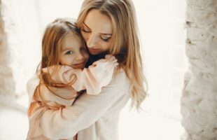Генетика: 7 болезней, которые передаются от матери к ребенку