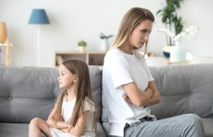6 признаков токсичной матери: проверьте себя