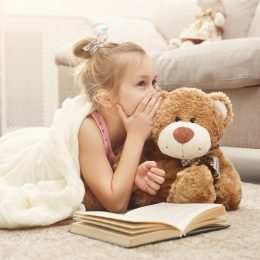 С какого возраста ребенка следует учить читать: мнения ученых и психологов