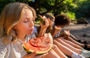 Які кавуни не можна купувати: корисні поради для безпечного вибору