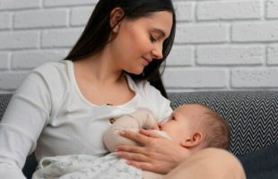Почему грудное вскармливание важно для мамы и младенца?