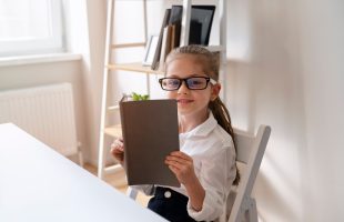 Как подготовить зрение ребенка к школе: советы родителям