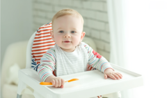 Перші ложечки довіри: коли і як вводити кисломолочний прикорм