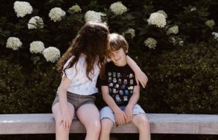 Что делать, если ваш ребенок эмоционально чувствителен: 8 универсальных советов